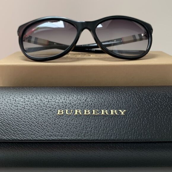 🕶Burberry BE4239Q Made in Italy Sunglasses - Picture 2 of 11